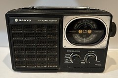 Sanyo RP 8330 TV Sound Receiver Portable Radio Powers On Vintage