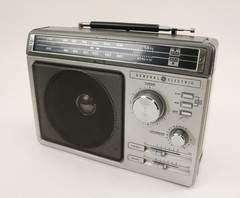 General Electric Vintage 1980 Wired FM/AM 7-2881C Radio