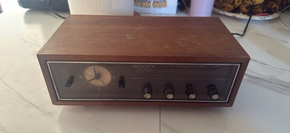 Vintage Sony Soild State 8FC-45W AM FM Clock Radio Wood Case 1960s Japan WORKS
