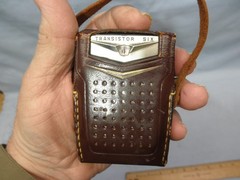 WORKING BLACK 1959 FLEETWOOD SQUARE GRILLE 6 TRANSISTOR RADIO- RADIOORPHANAGE