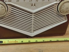 Old school MOTOROLA AM PORTABLE TUBE RADIO Model CHASSIS HS 533 GOLDEN VOICE