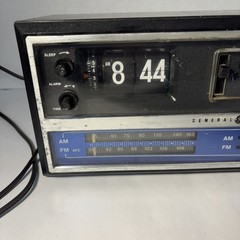 General Electric AM/FM Flip Clock Radio Alarm Made Singapore Parts Only
