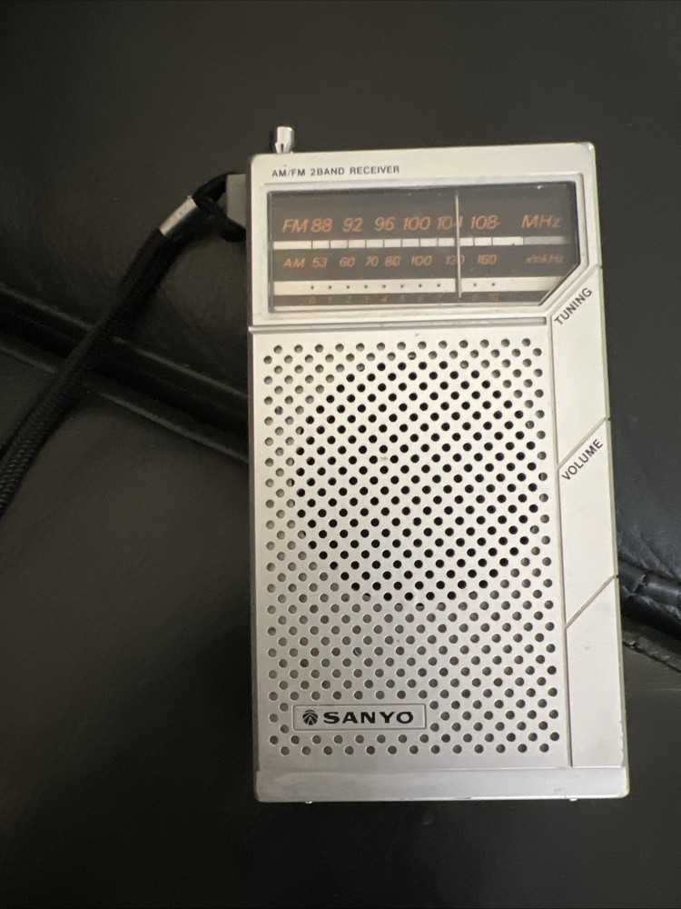 Sanyo AM/FM 2 Band Receiver Mod RP 5065 Vintage Radio