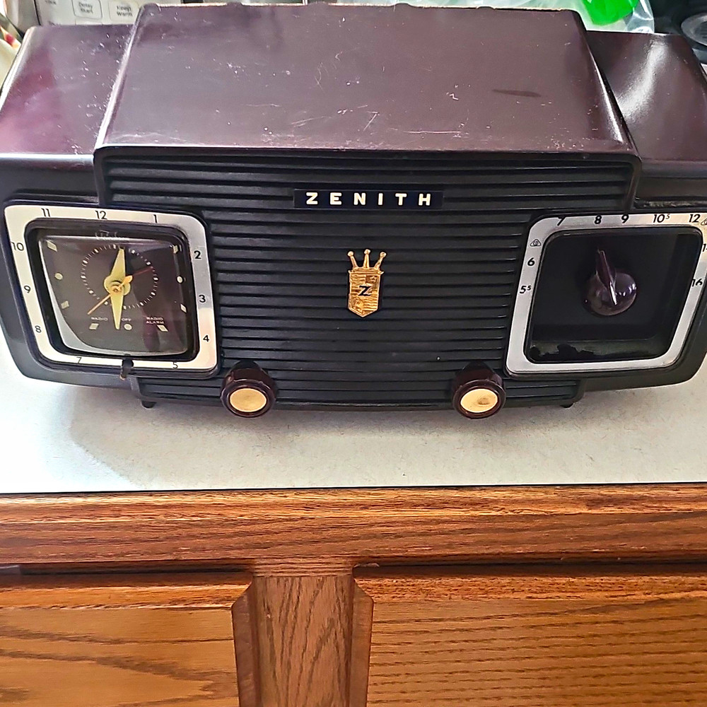 Zenith Vintage Clock Alarm Radio Zenith Clock Radio Model G 50132 5-2407Z