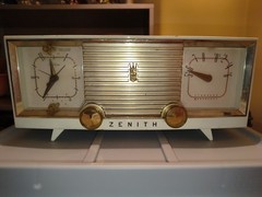 Vintage 1960 Zenith Clock Radio Tabletop Model G516W – Clock Works