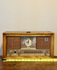 Vintage General Electric Dual Speaker AM/FM Clock Radio