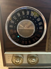 ZENITH AM/FM Broadcast Receiver Model: MJ1035. Sounds nice.
