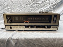 Soundesign Model 3933B AM FM Stereo Flip Clock SEE NOTES