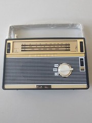 Hitachi WH-837E 3 band 8 transistor radio model