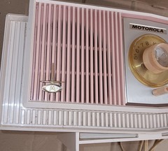MOTOROLA (Model C19P-32) Clock/AM Radio, MCM – Pink/White, 1963, USA