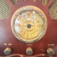Vintage Cathedral Style Tabletop AM/FM Radio Wood Look Cabinet