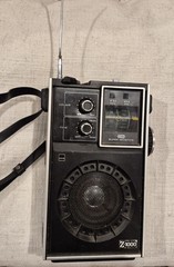 Vintage radio Sharp Z1000 fx-208h FM / AM FREQUENCY Range 88 – 108 Works Japan