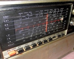 Lloyds 9N11B-120 8-BAND Portable/AC AM/FM/MB/SW/VHF Shortwave Radio TESTED GOOD