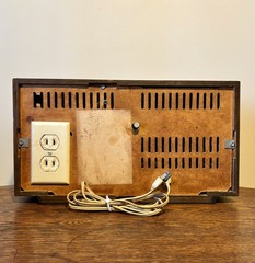 Vintage General Electric Dual Speaker AM/FM Clock Radio