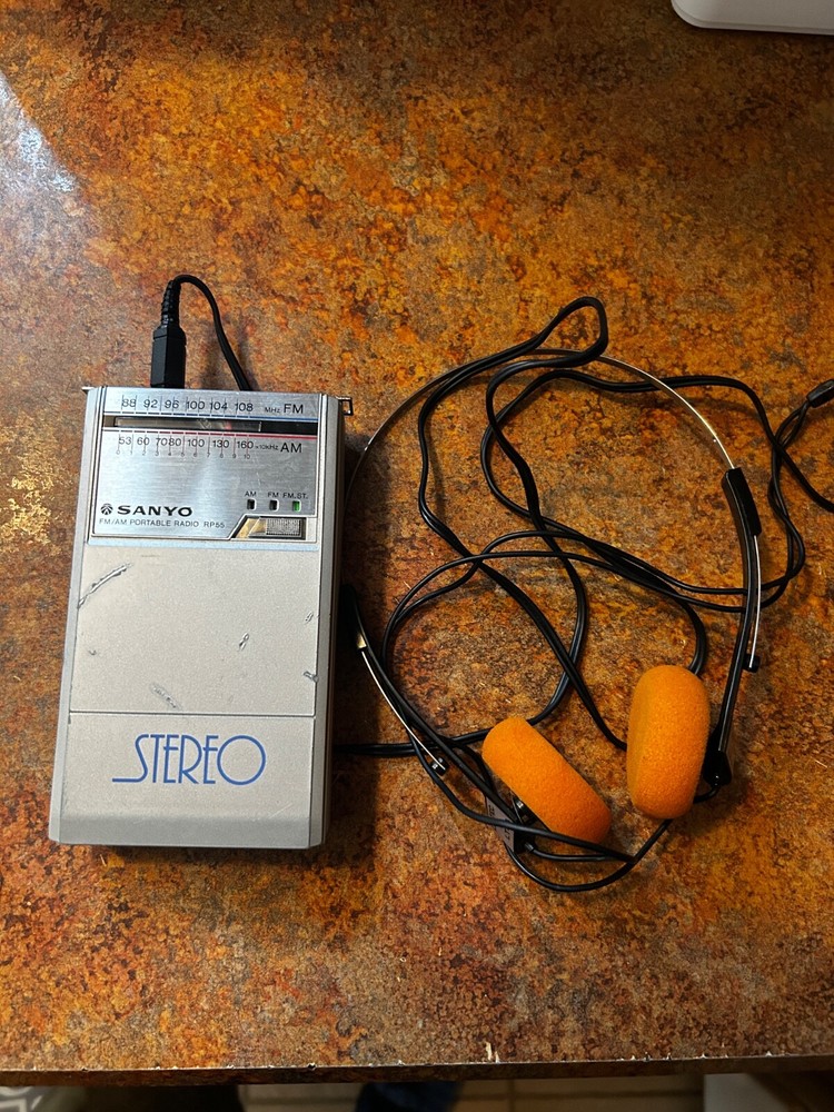 Vintage Sanyo FM/AM Portable Radio Stereo RP55 No Straps WORKS