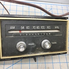 Vintage Lloyds Clock Radio J702G-108A (B)