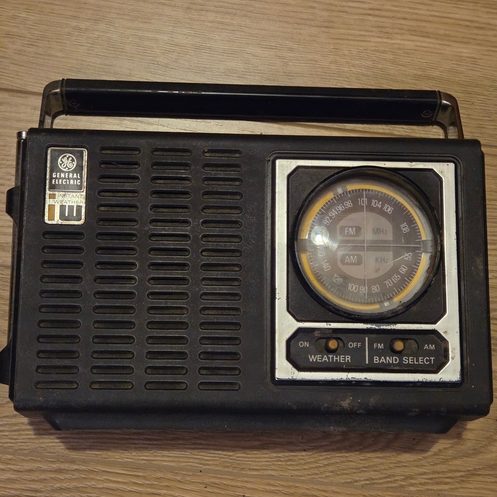 Vintage General Electric AM FM Instant Weather Radio P2790 Black AC DC Battery