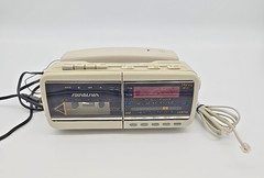 Soundesign 7580IVY AM/FM Alarm Clock radio Telephone Cassette Player