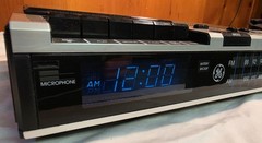 Vintage General Electric AM FM Clock Radio Cassette Player GE 7-4956B WORKS