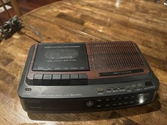 GE Vintage Model 7-4966A FM/AM Alarm Clock radio Cassette & Recorder