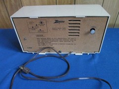 Vintage Zenith Model Z260L AM Clock Radio for parts/restoration