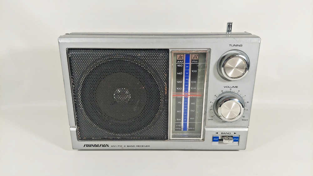 Vintage Soundesign 2277 Portable AM FM 2 Band Radio AC/DC Power WORKING