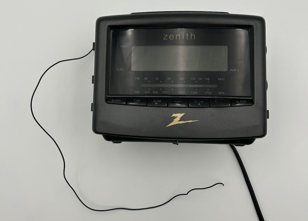 Zenith AM/FM Alarm Clock Radio Model # Z124B Tested Works
