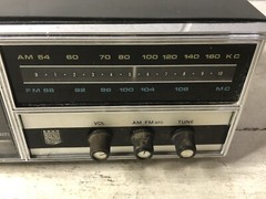 Vintage Retro Magnavox Solid State Clock Radio Model FM16 2FMQ16 Black Works!