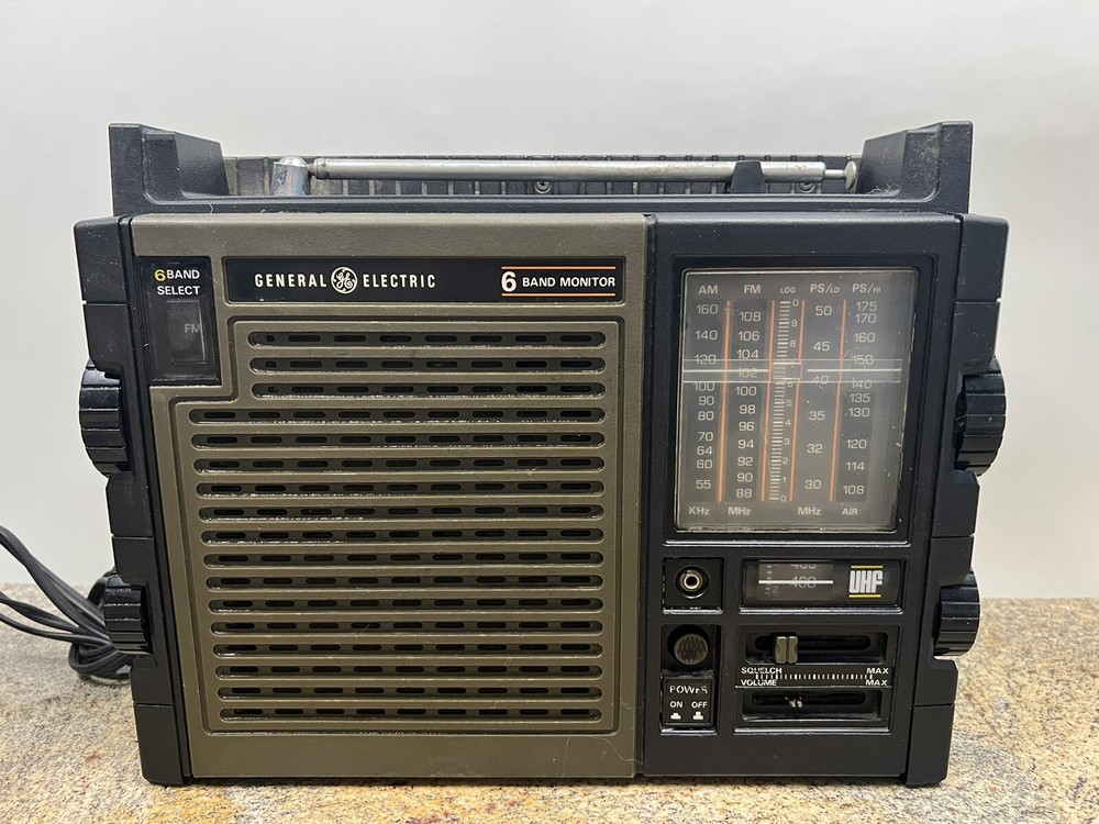 GE General Electric 6 Band Transistor Radio Model 7-2959A Read Description