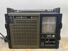 GE General Electric 6 Band Transistor Radio Model 7-2959A Read Description