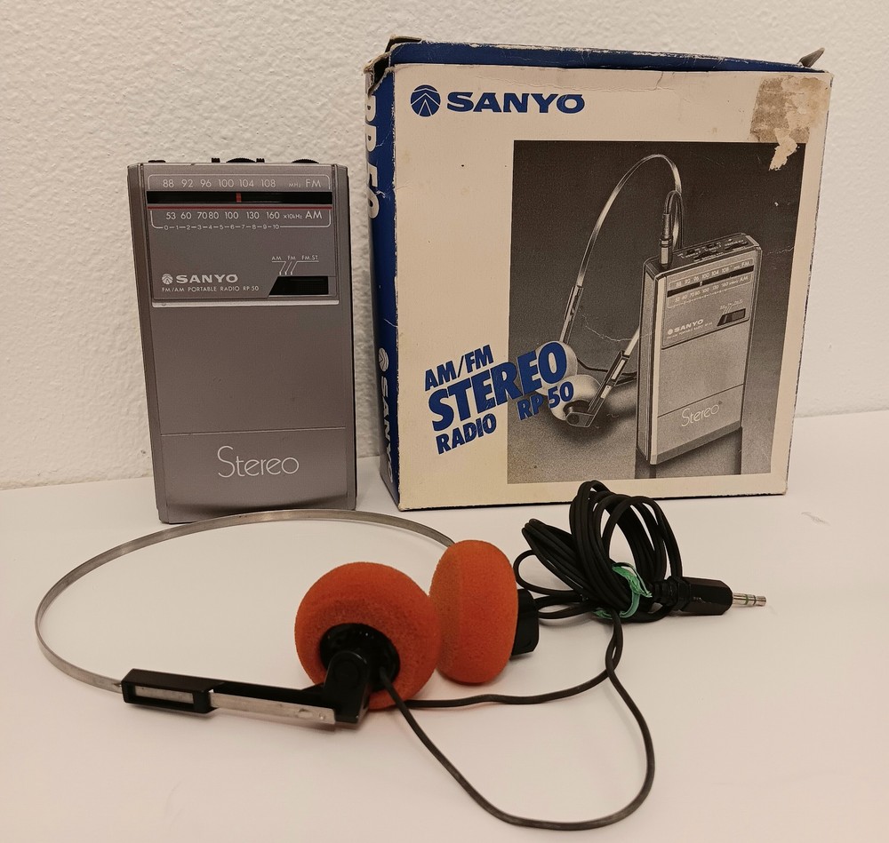 Sanyo RP50 AM/FM Stereo Portable Radio & Headphones Vintage Working
