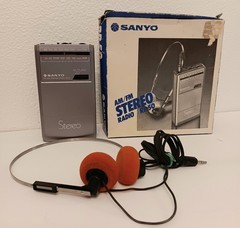 Sanyo RP50 AM/FM Stereo Portable Radio & Headphones Vintage Working