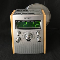 RETRO LOOK- JENSEN JCR-560 AM/FM Alarm & CD Clock Radio – PARTS OR RESTORE