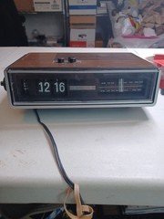 Vintage Soundesign Flip Number Clock Radio Model No. 3545B Read Description.