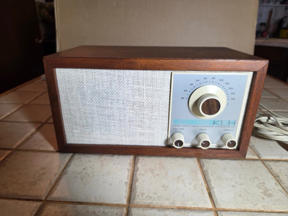 KLH Model TwentyOne Radio