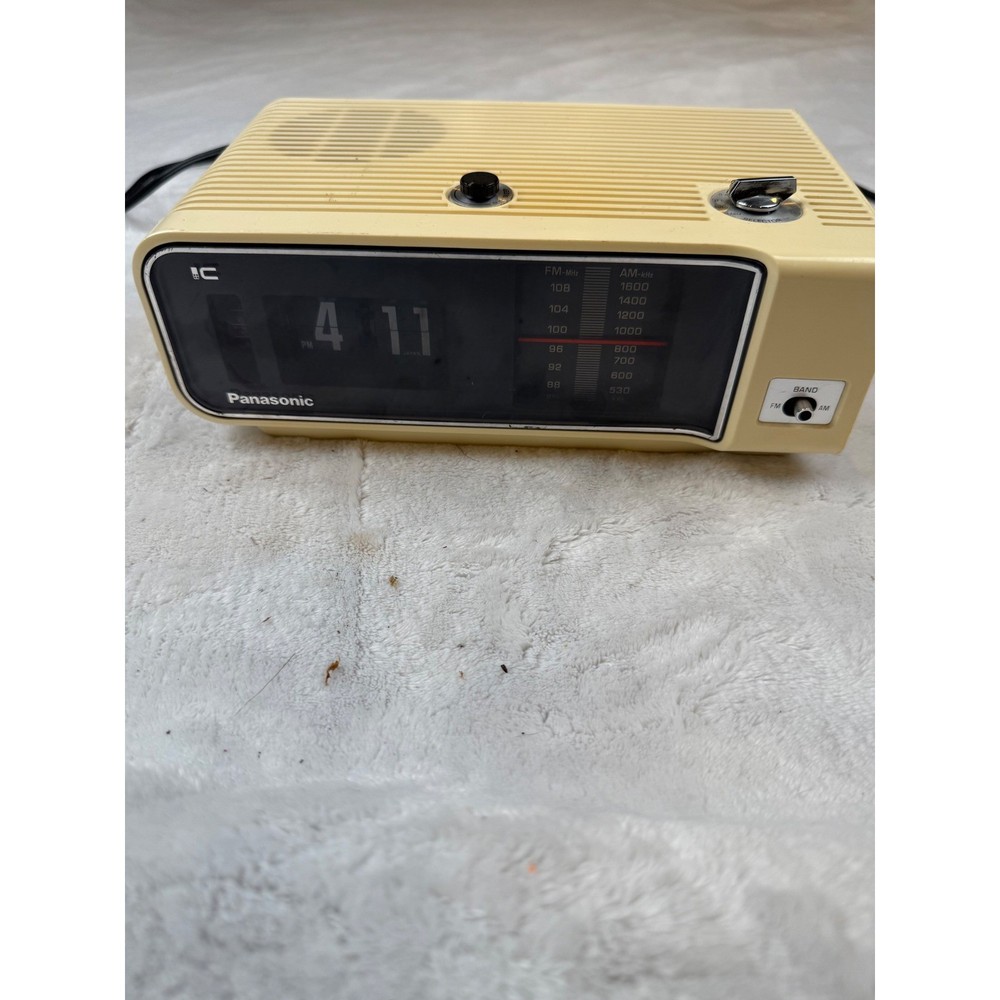 Panasonic RC-6003 Vintage Flip Clock Radio AM FM Cream Made in Japan Retro MCM