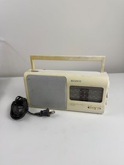 Vintage Sony ICF-780 AM / FM Radio w Power Adapter Works Great Portable Cream