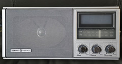VINTAGE General Electric GE MCM AM FM Clock Radio Model 7-4691A Tested