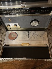 Vintage Zenith Trans-Oceanic Royal 1000D All Transistor Shortwave w Accessories