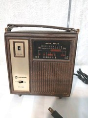 Vtg Arrow FM/AM Radio AC/DC Model 2408