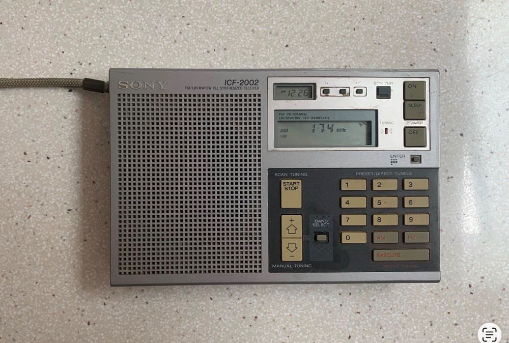 SONY ICF-2002 Multi-Band Radio – Tested / Works. Original owner with booklets.