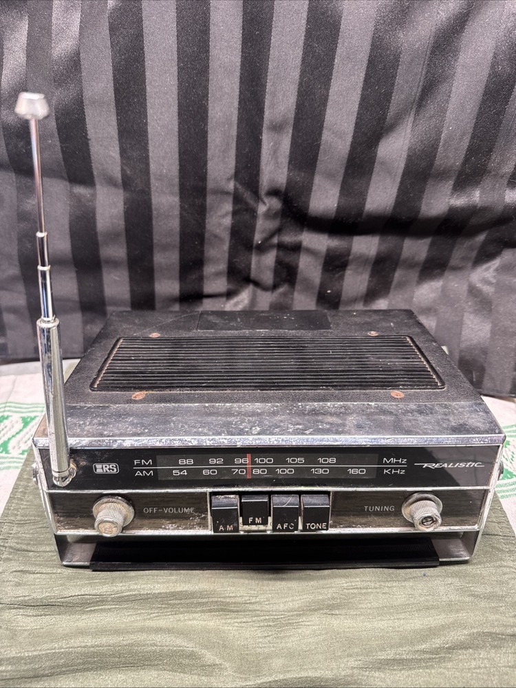 Vintage Realistic FM-AM Auto Autoportable Radio ARS Model 12-677 Tested Working