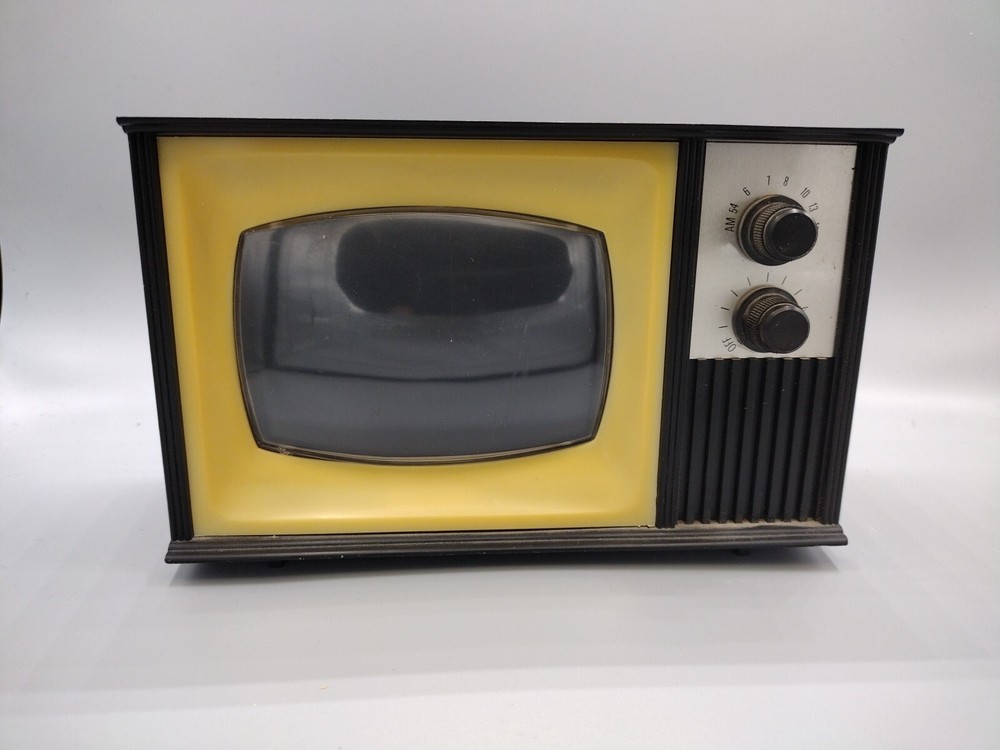 Vintage Novelty AM Radio Model G-664 Made In Hong Kong