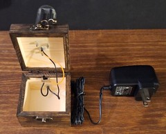 Old Vintage Radio Lighted Vacuum Tube – Novelty Night Light / LED Amp Desk Lamp