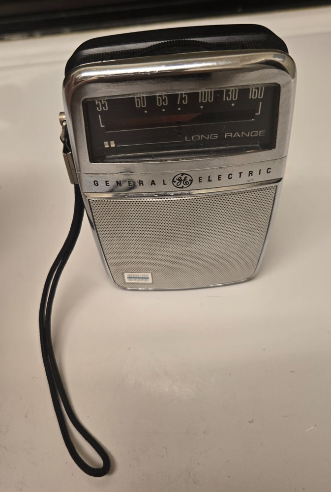 VTG GE Long Range Solid State AM Radio General Electric WORKS!!