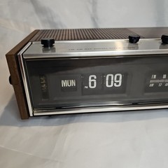 Panasonic RC-7053 Woodgrain Flip Clock Radio Alarm AM FM w/Day Display READ