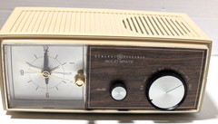 VINTAGE GE ELECTRIC CLOCK RADIO SOLID STATE AM MODEL C4408A LIGHT BROWN—WORKS!