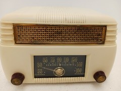 Vintage General Electric Model 201 AM Radio – WORKS GOOD