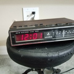 Vintage Windsor 2407 Black Brown Electronic Wired AM/PM Alarm Clock Radio