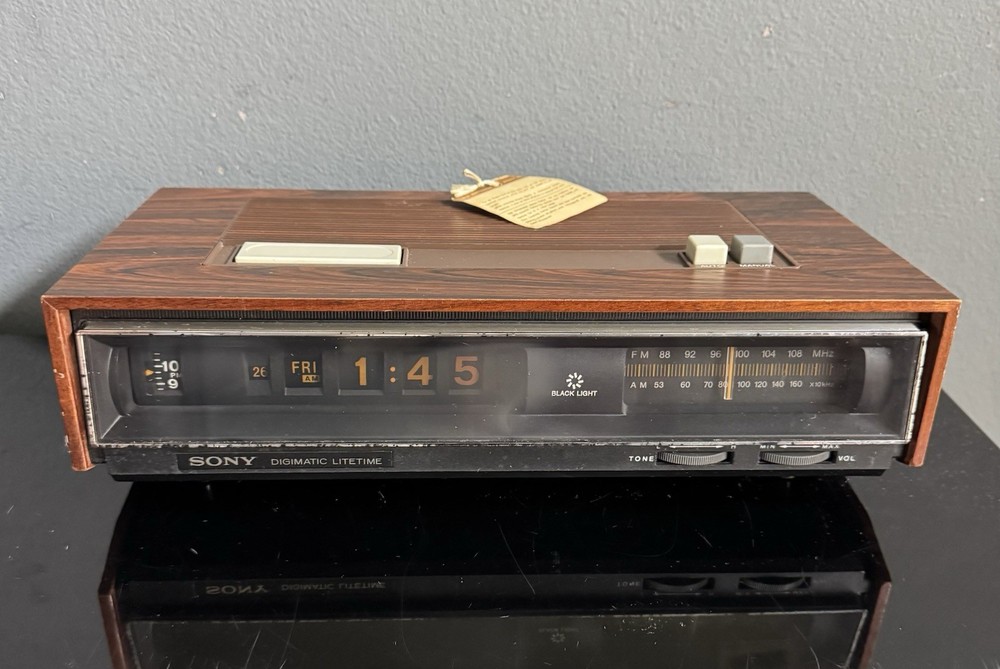 VTG SONY AM FM Digital Clock Radio TFM-C770W Radio & Light Works Clock Does Not